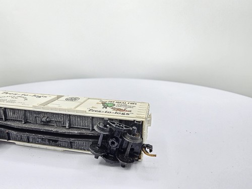 Kadee MICRO-TRAINS 31330 N Scale Potlatch PRES-TO-LOGS #426 40' BOX CAR - Picture 7 of 8