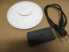 Ubiquiti Networks UAP-AC-LITE Dual Radio Access Point - with POE Adapter