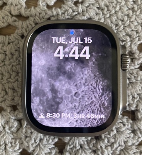 Apple Watch Ultra 2 Titanium 49 MM verrouillée à AT&T jusqu'à achat sans bracelet