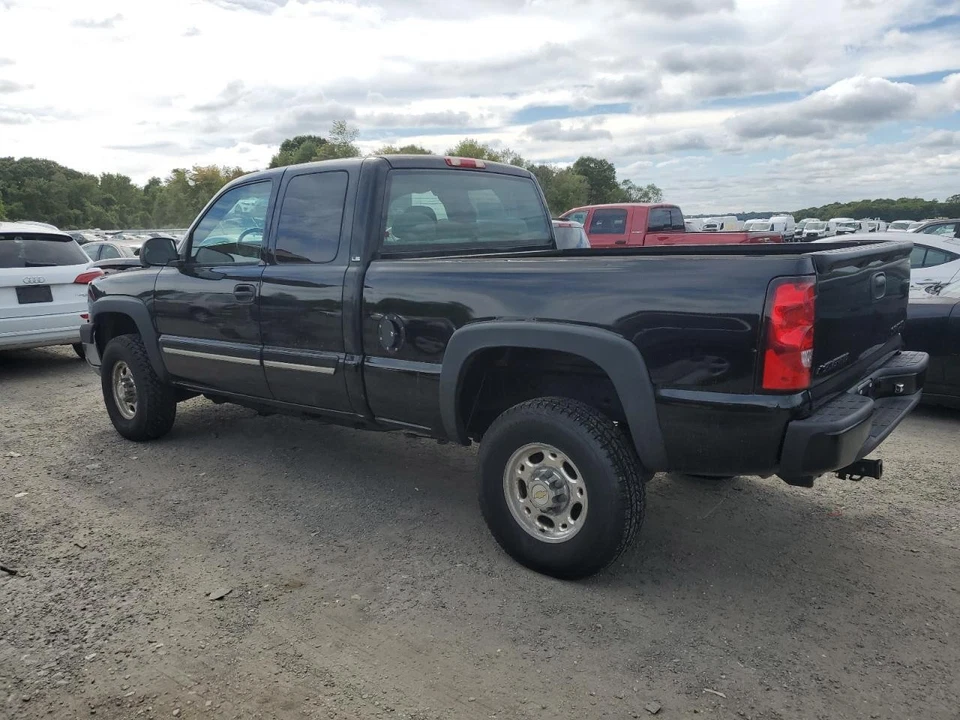 Used Left Tail Light Assembly fits: 2004 Chevrolet Silverado 2500 pickup classic Foto 2 de 4