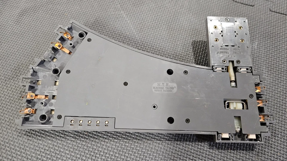 MTH 40-1044 RealTrax O-42 Nickel Silver Left Hand Remote Switch Turnout - Image 4 of 4