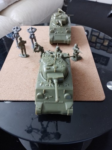 1/32 ww2 cts american sherman tanks with 50cal m/c gun in turret and GI sectio - Picture 6 of 6