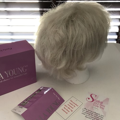 Paula Young Wig A3012 PLEASURE Color 60 Silvery Gray in Original Box Pre-used - Picture 4 of 11