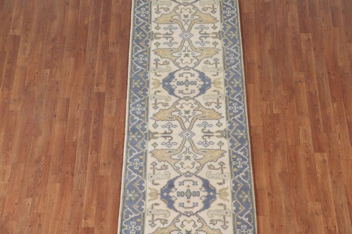 Ivory/ Blue Oushak Indian Narrow Runner Rug 2' 6" x 9' 9" Handmade Hallway Rug - Picture 3 of 12