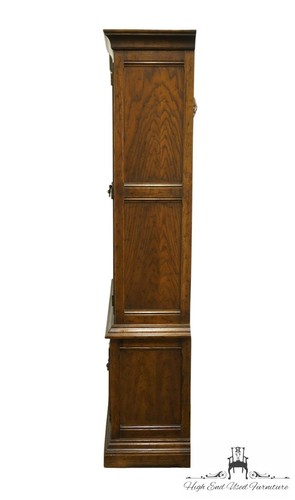 DREXEL FURNITURE Bishopsgate Collection English Tudor Style 49" China Cabinet... - Bild 8 von 10