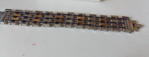 Brazalete de acero inoxidable con tono dorado y cierre ancho negro #ST522 - Imagen 5 de 7