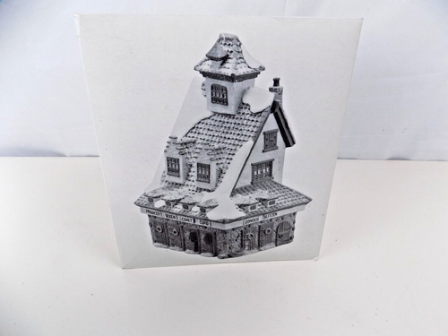 DEPT 56 CHRISTMAS SNOW VILLAGE BUILDING NORTH POLE SERIES REINDEER BARN - Picture 6 of 7