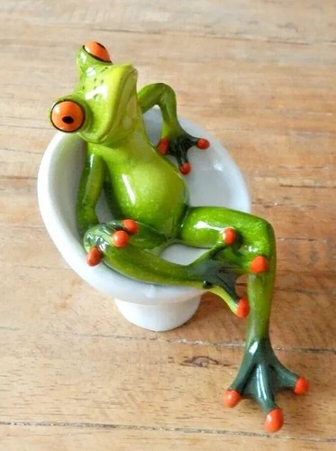 Frogs Toads Pulling Pants / Frog in Chair Ornament Home Bathroom Fun Décor - Picture 19 of 19