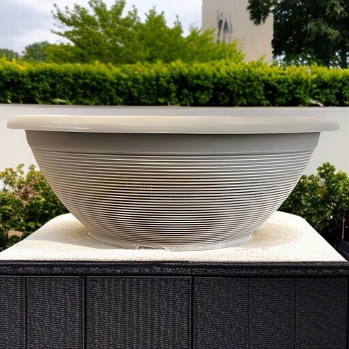 Fioriera da esterno 17" Helix - vaso da giardino in plastica grigio argilla e beige - Foto 2 di 40