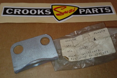 NOS 44531-41300 RM125/RM100 C 1978 Left Hand Fuel Tank Mounting Bracket - Picture 7 of 11