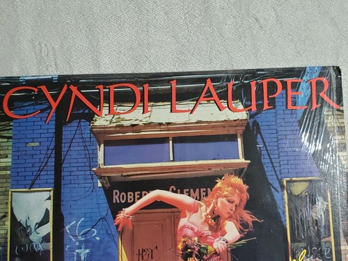 De colección 1983 Cyndi Lauper She's So Unusual Girls Just Want To Have Fun - Imagen 3 de 9