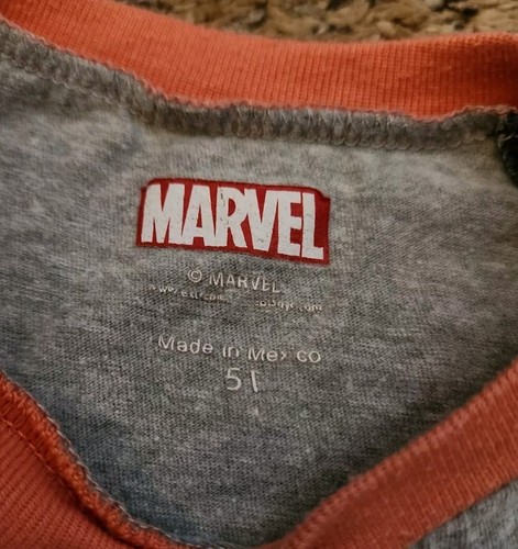 💥 Kleinkind Jungen Größe 5T Kleidungspaket alle Oberteile Poloshirt Old Navy Marvel USA Flagge - Bild 6 von 21