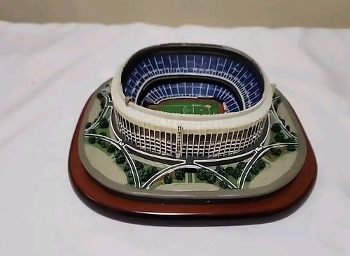 Danbury Mint Veterans Stadium Replica "Home of the Philadelphia Phillies" - Picture 7 of 9