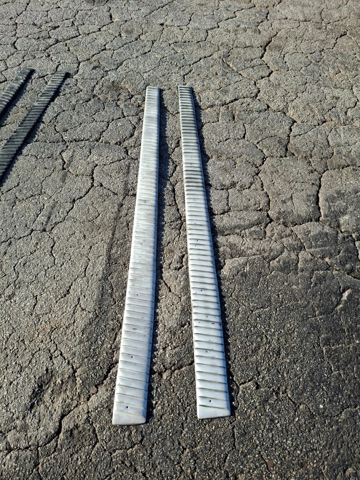 1970 71 72 73 74 cuda barracuda AAR rocker panel moldings Foto 2 de 4