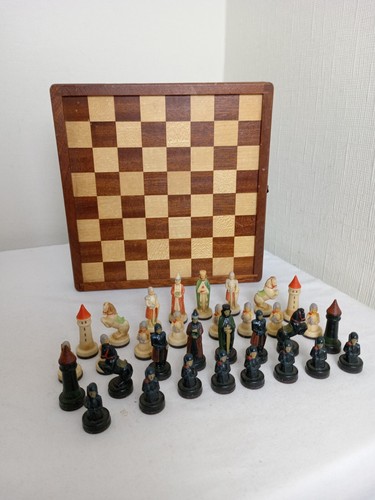 Vintage 1950s ANRI Toriart "CHARLEMAGNE" Chess Set. Travel magnetic Chessmen