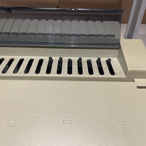 IBICO IBIMASTER 500 COMB WIRE HEAVY DUTY MANUAL BINDING MACHINE Presentations - Picture 9 of 18