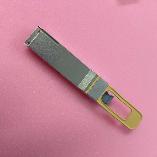 Mellanox MMA1B00-E100 Genuine 100GbE QSFP28 EDR-IB MPO Module - Picture 2 of 6