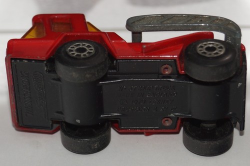 ORIGINAL Matchbox Superfast - Skip Truck No 37 - Red Color - NO DUMP BUCKET - Picture 8 of 12