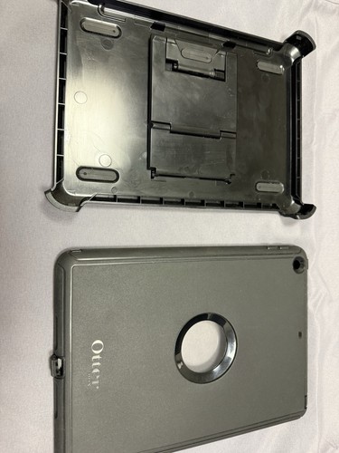 OtterBox 7755876 Defender Case for Apple iPad 5th and 6th Generation - Black - 第 16/17 張圖片