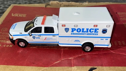 Kitbash Ram 2500 1/64 New York Police Department Police Department NYPD ESU 1-1 - Picture 16 of 24