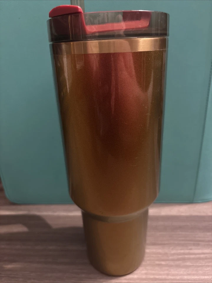 Vaso apagador Stanley x Lainey Wilson Country Gold H2.0 40 OZ - Usado Foto 4 de 4