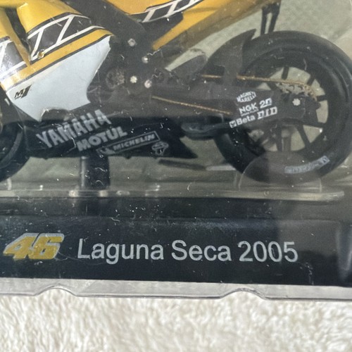 Valentino Rossi Yamaha YZR-M1 Laguna Seca 2005   1:18 Scale  - Picture 3 of 8
