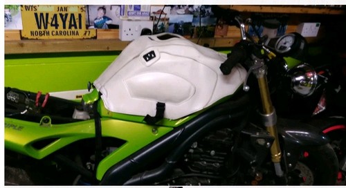 Triumph 1050 SPEED TRIPLE BAGSTER TANKDECKEL 2005-08,BAGLUX,weiß - Bild 6 von 8