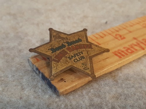 Pin troquelado vintage 1938 BOND BREAD Lone Ranger Safety Club Star Badge - Imagen 3 de 5
