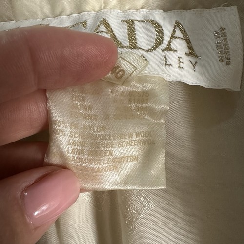 ESCADA Woman’s blazer jacket Cream Wool Tweed Gold Button Designer Size 40 Coco - Picture 14 of 14