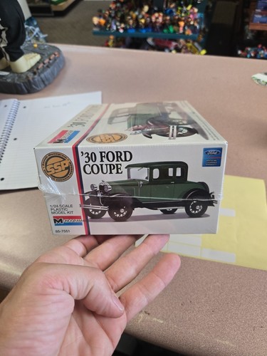 MONOGRAM-----1930 FORD COUPE SSP Model Kit 85-7551 Factory Sealed - Picture 7 of 11