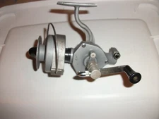 Vintage Pflueger Pelican 1020 Spinning Reel  Akron OH