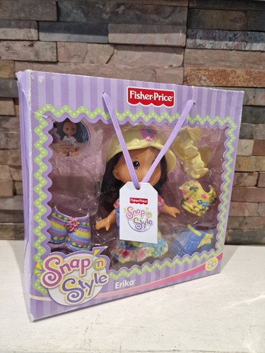 Fisher Price: Figura de juguete de muñeca Erika estilo Snap N. NUEVO con caja dañada.