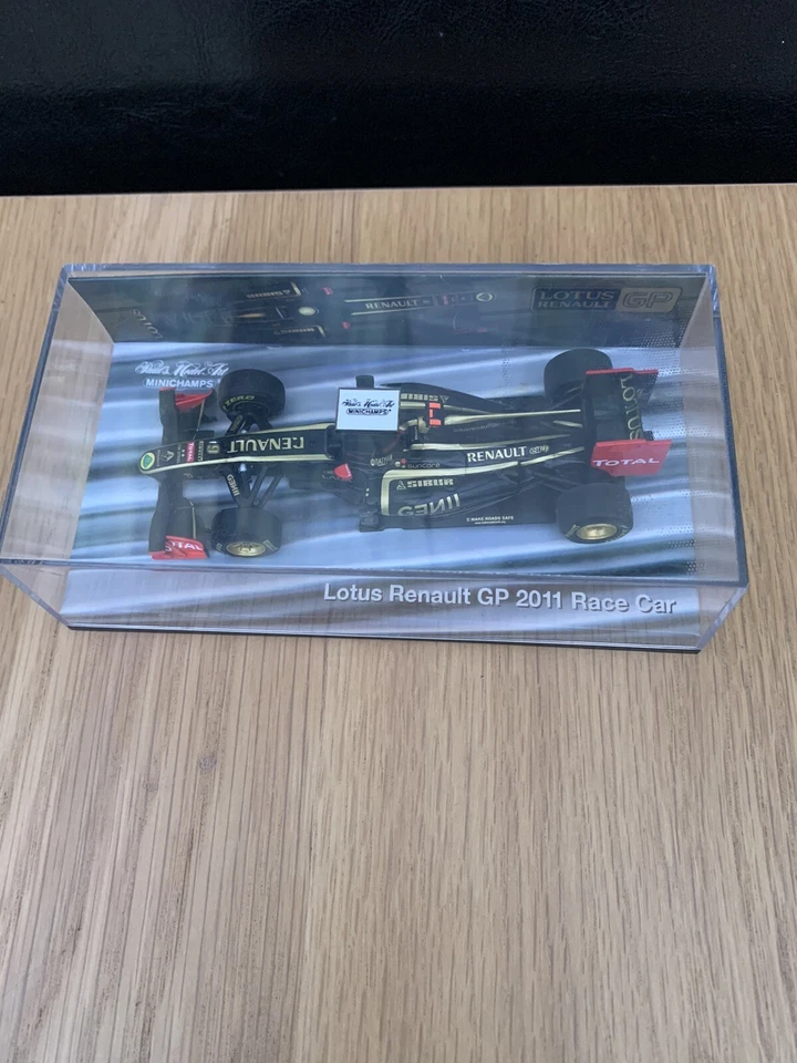 Coche de carreras Minichamps escala 1/43 Die Cast modelo Lotus Renault GP 2011 - negro Foto 2 de 3