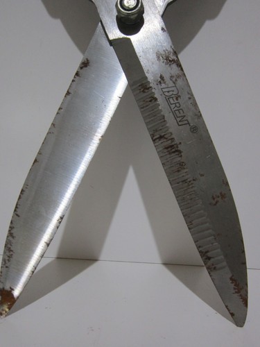 600mm GARDEN HEDEGE SHEARS/TRIMMER. EXTENABLE HANDLES. 150mm CUTTING BLADE - Picture 2 of 6