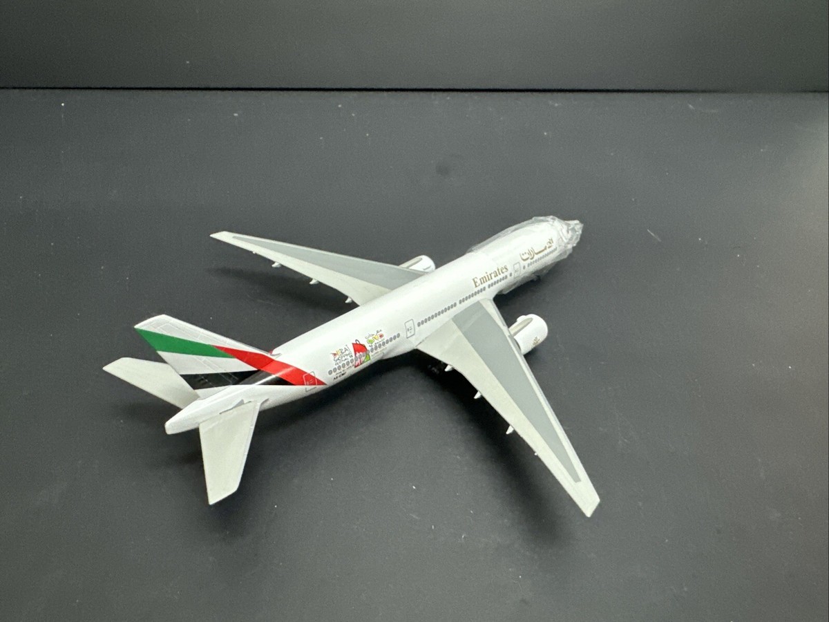 B777-21H エミレーツ　　Dragon B777-21H Emirates DRAGON WINGS 1:400 EMIRATES B777-21H DUBAI SHOPPING FESTIVAL