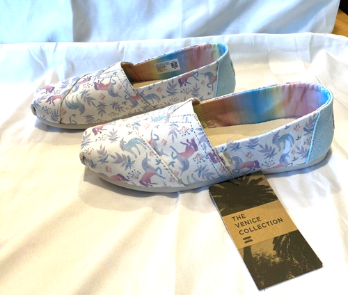 Toms Women's Classic Rainbow Unicorn Print Canvas Flats 8.5 - NEW IN BOX - Picture 3 of 8