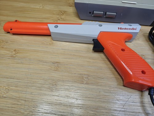 Nintendo Entertainment System HomeConsole - Gray NES-001 1985 (FOR PARTS ONLY)⚠️ - Picture 3 of 10