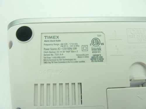 Reloj despertador Timex T231 blanco con pantalla LCD verde grande radio AM/FM con auxiliar - Imagen 6 de 7