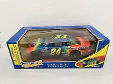 Jeff Gordon #24 NASCAR DuPont 1995 Signature Series  1:24 Scale DieCast
