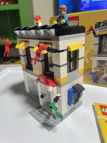 LEGO: Microscale Lego Brand Store(40305)+Limited Edition Christmas Gift(40292) - Picture 4 of 10