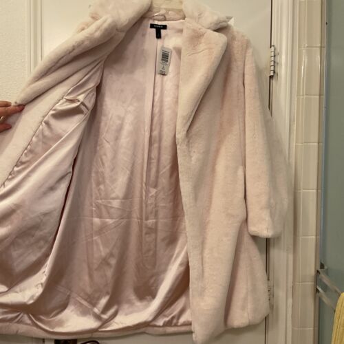 Women’s Torrid Baby Pink Butter Soft Faux Fur Coat Size 2X (18-20) - Picture 2 of 3