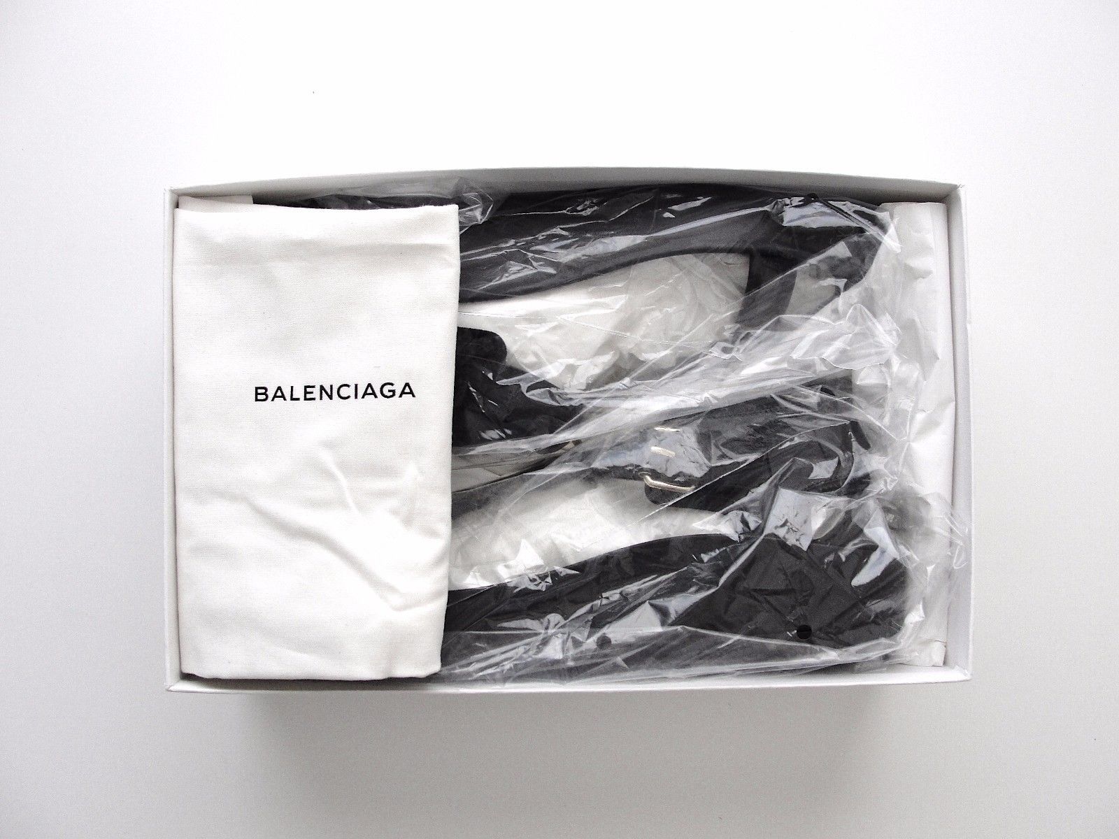 460 BALENCIAGA GIANT SILVER SANDALS, T-STRIP SZ FR 40.5 US 9.5 NEW WITH BOX 6008a4 460 BALENCIAGA GIANT SILVER SANDALS, T-STRIP SZ FR 40.5 US 9.5 NEW WITH BOX 6008a4