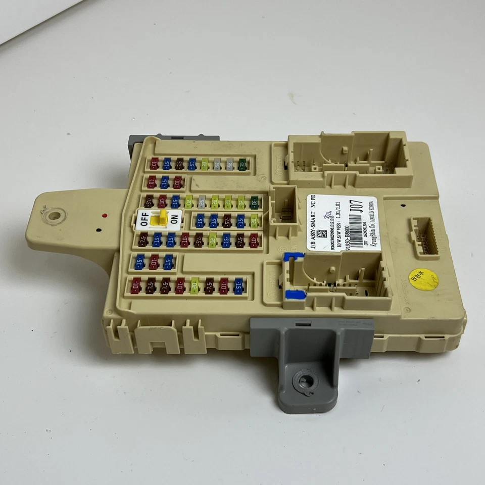 Hyundai Santa Fe XL 2017 cabina caja de fusibles 91950-B8600 OEM Foto 4 de 4