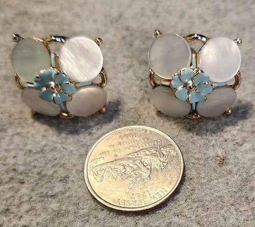 Orecchini vintage con retro a vite design floreale tono oro - Foto 3 di 4