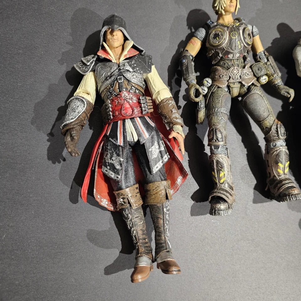 Лот товаров Neca Gears Of War Дрон Саранча - Аня - Фигурка Assassin's Creed Halo - Изображение 2 из 4