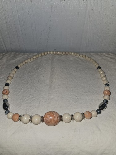 Vintage Avon Desert Sands Beaded Necklace Marbleized Peach Acrylic Ivory 80s 24" - Picture 6 of 7