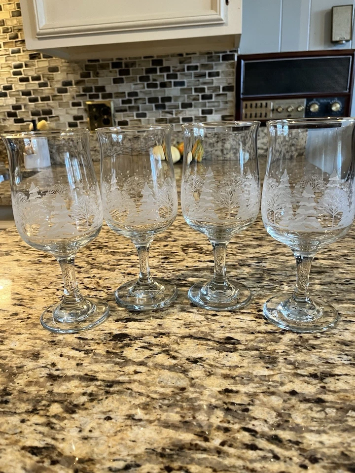 5 Vtg Libby Arby's Tulip Wine Water Goblet/Glasses Winter Scene Etched Gold Rim - Image 2 of 4