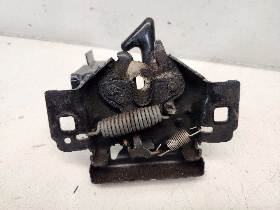 2005 Ford F250SD (Crew) Hood Release Latch - Image 2 of 4