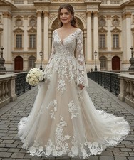 Lace Appliques Wedding Dress Long Sleeves Champagne Bridal Gowns Court Train
