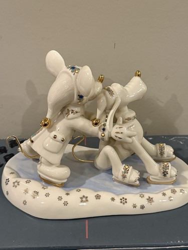 Lenox Disney Showcase Collection Mickey & Pluto Skaters Jeweled Figur - Bild 4 von 8